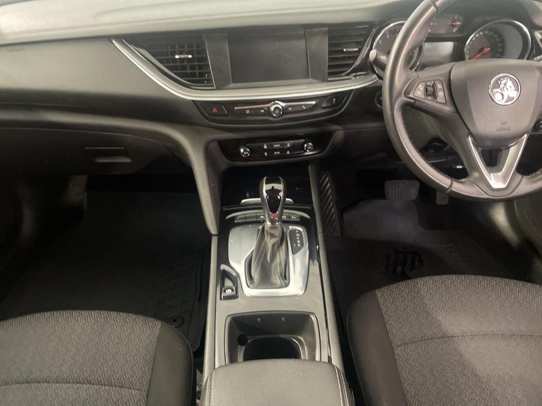 Photo '16' of Holden Commodore LT Photo '16' of Holden Commodore LT