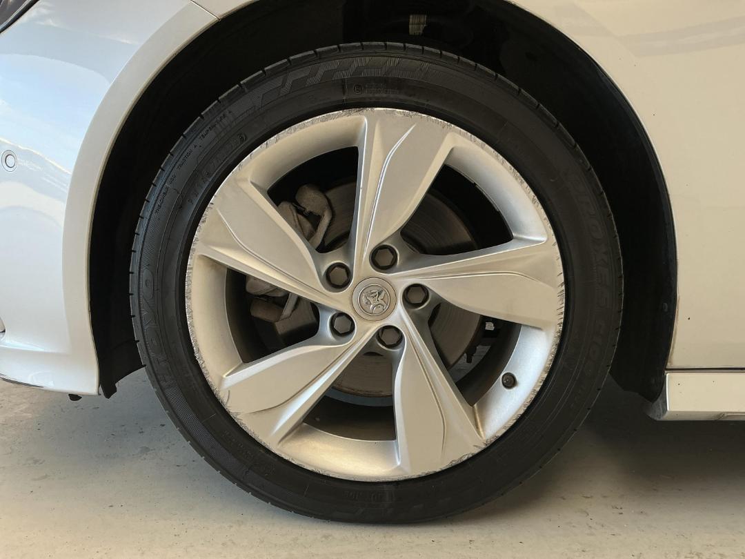 Photo '10' of Holden Commodore Photo '10' of Holden Commodore