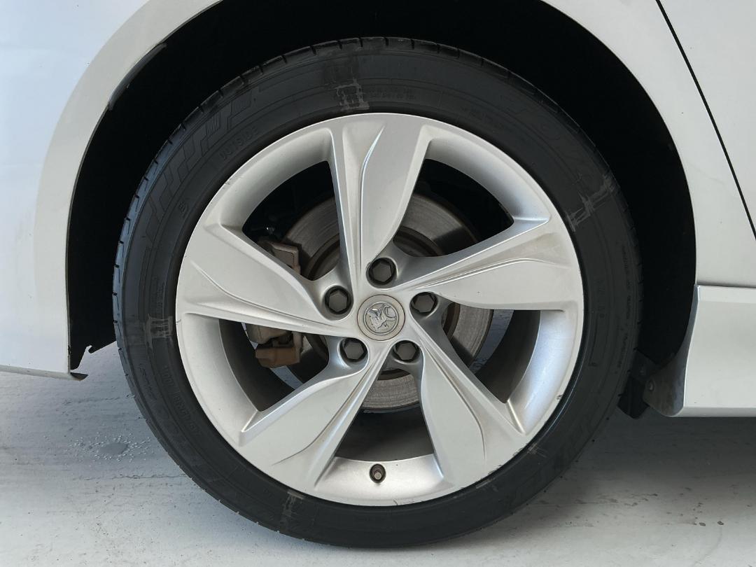 Photo '12' of Holden Commodore Photo '12' of Holden Commodore