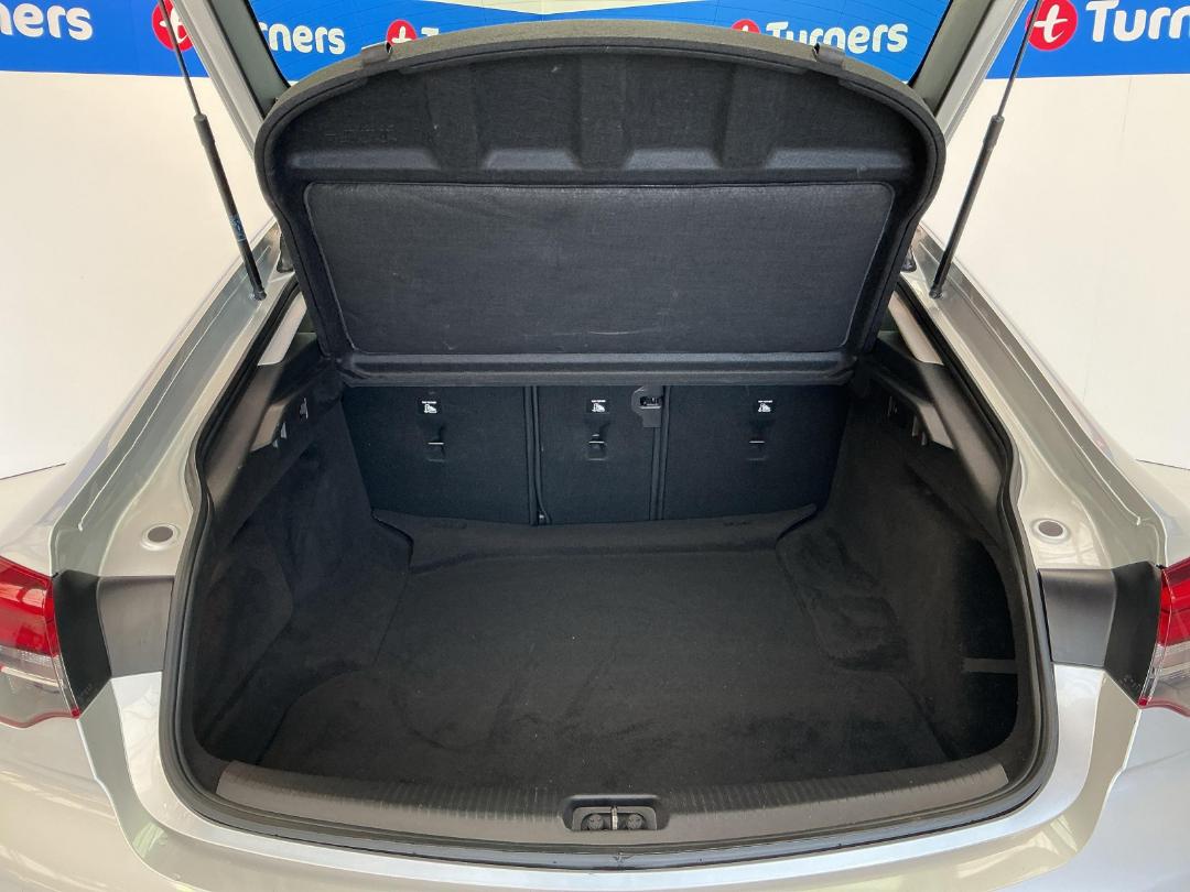 Photo '14' of Holden Commodore Photo '14' of Holden Commodore