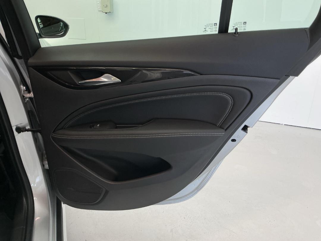 Photo '19' of Holden Commodore Photo '19' of Holden Commodore