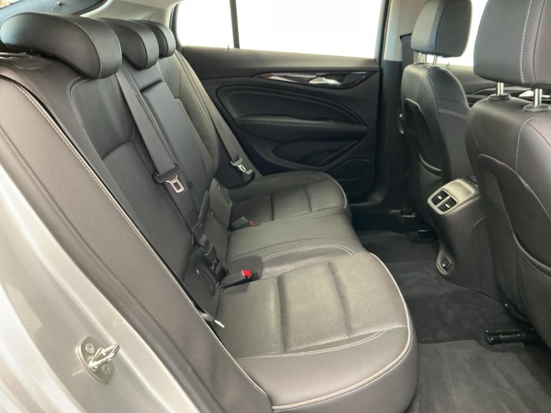 Photo '20' of Holden Commodore Photo '20' of Holden Commodore