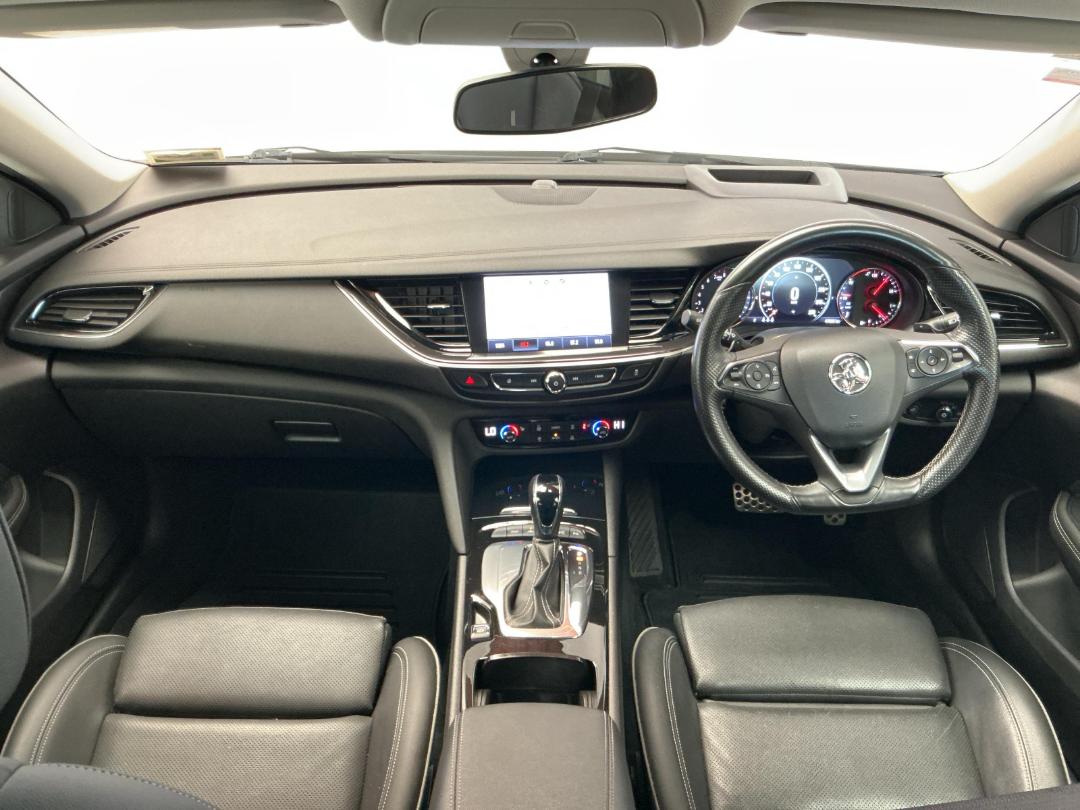 Photo '17' of Holden Commodore Photo '17' of Holden Commodore