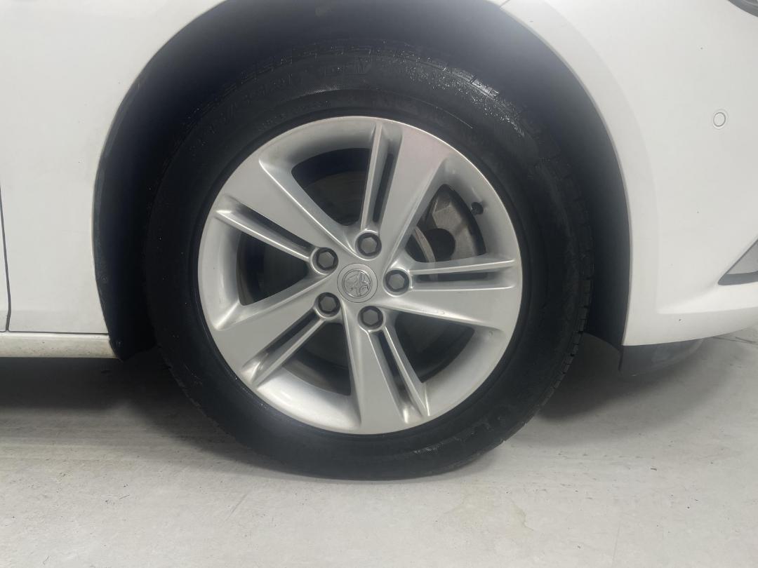 Photo '9' of Holden Commodore