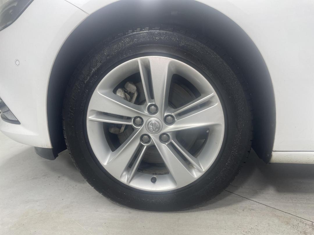 Photo '10' of Holden Commodore