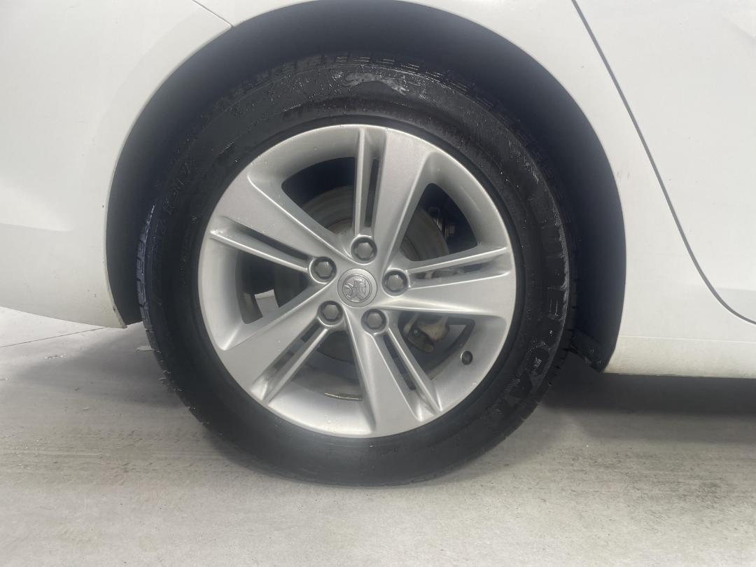 Photo '12' of Holden Commodore