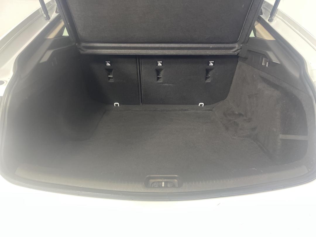 Photo '14' of Holden Commodore