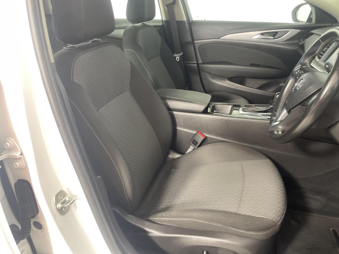 Photo '16' of Holden Commodore