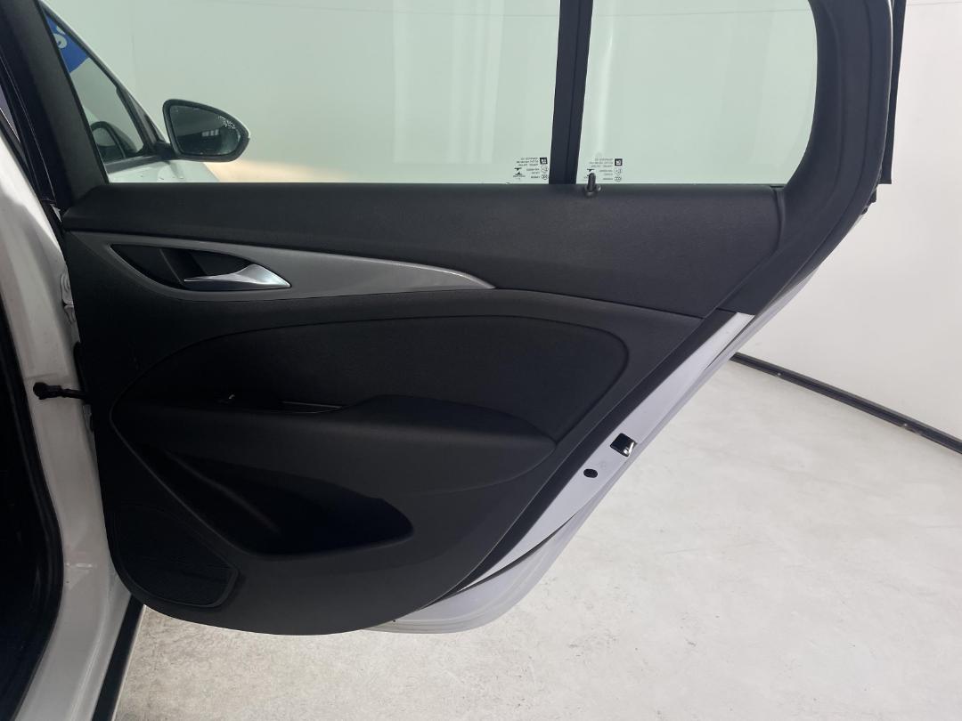 Photo '19' of Holden Commodore