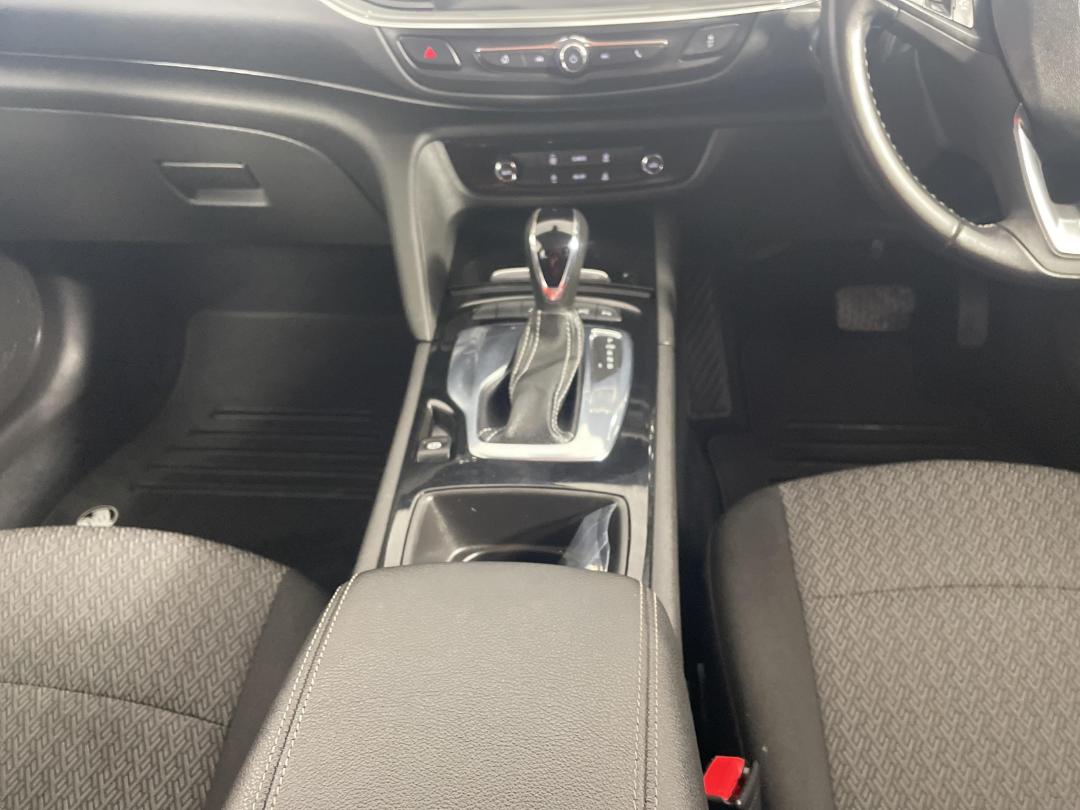 Photo '18' of Holden Commodore