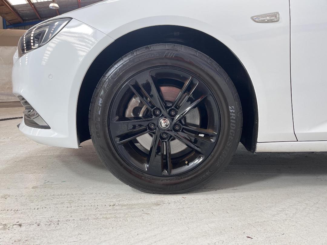 Photo '10' of Holden Commodore Photo '10' of Holden Commodore