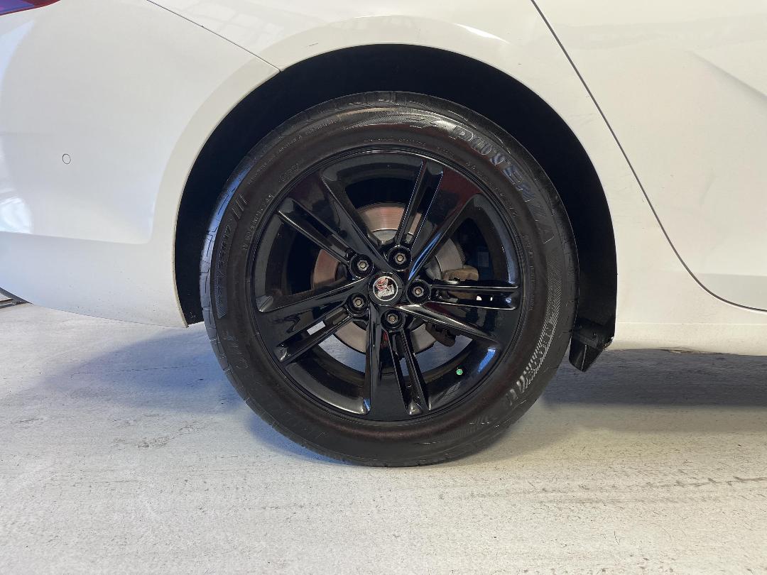 Photo '12' of Holden Commodore Photo '12' of Holden Commodore