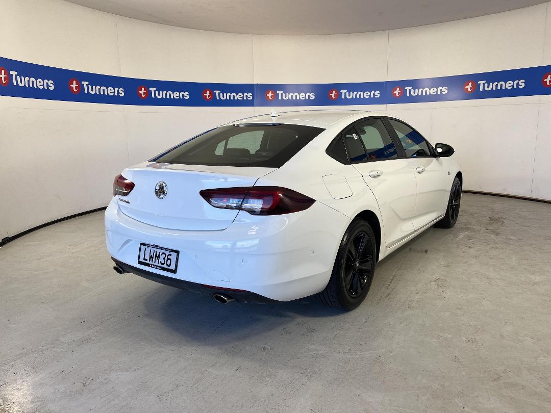 Photo '7' of Holden Commodore Photo '7' of Holden Commodore