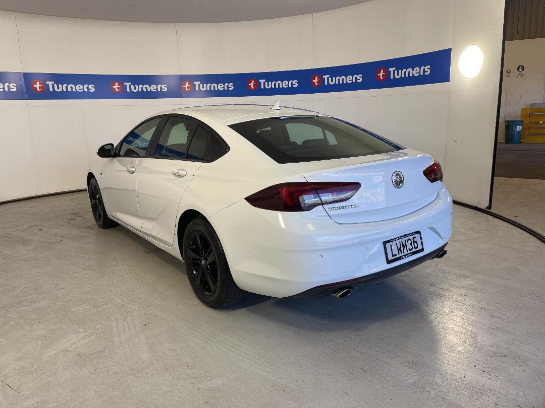 Photo '5' of Holden Commodore Photo '5' of Holden Commodore