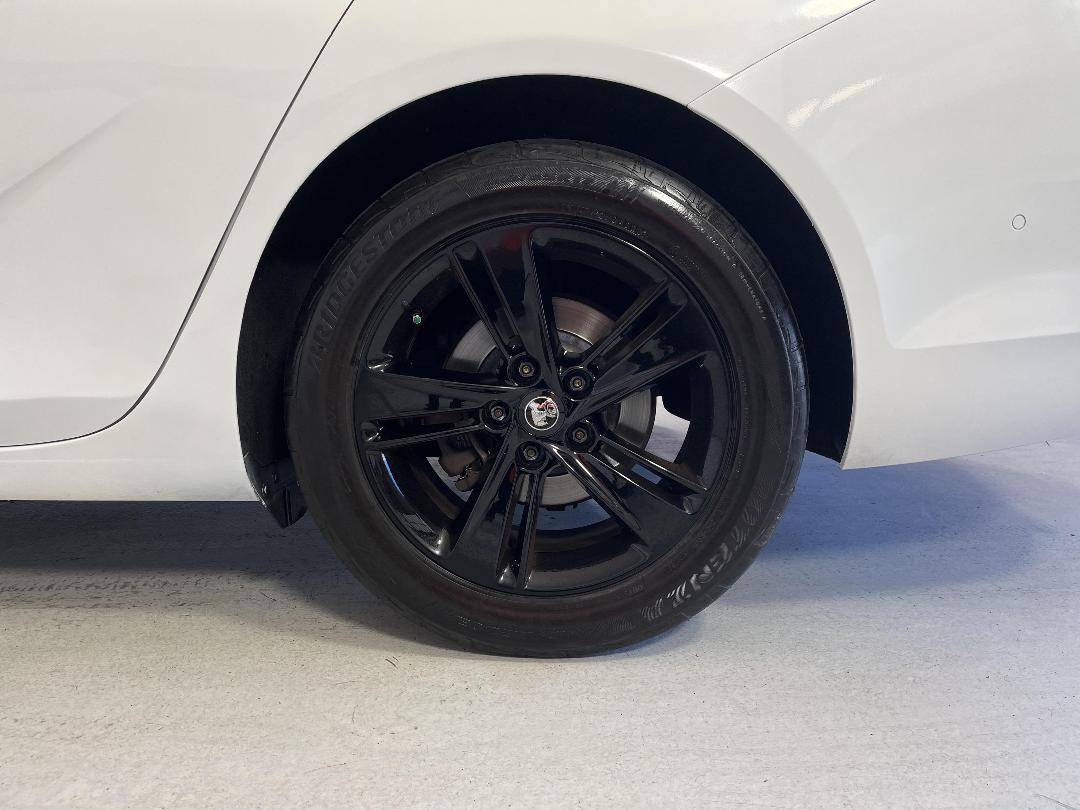 Photo '11' of Holden Commodore Photo '11' of Holden Commodore