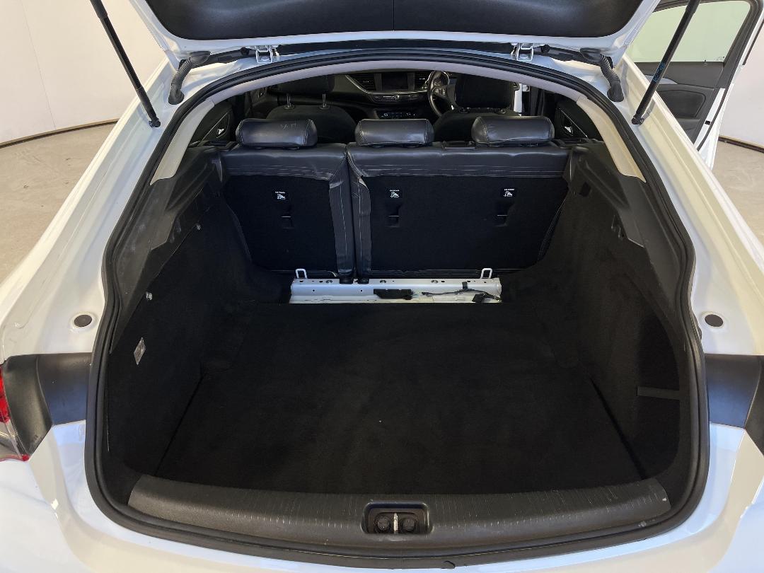 Photo '14' of Holden Commodore Photo '14' of Holden Commodore