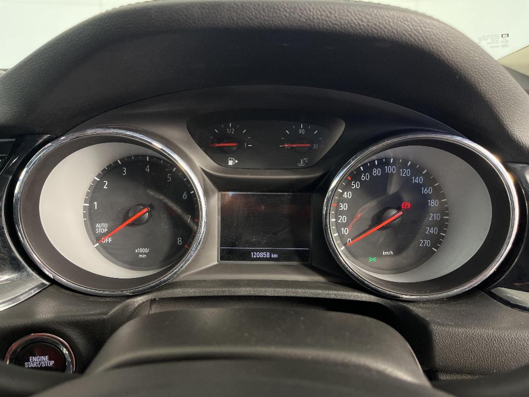 Photo '21' of Holden Commodore Photo '21' of Holden Commodore