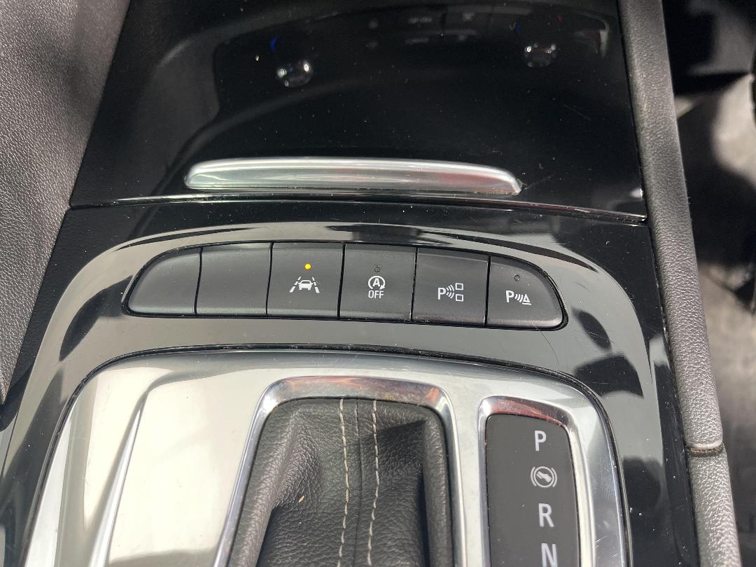 Photo '31' of Holden Commodore Photo '31' of Holden Commodore