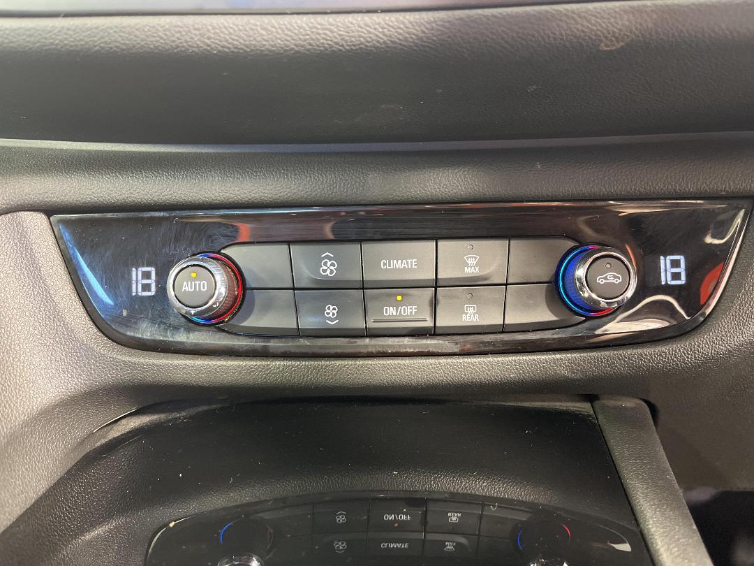 Photo '32' of Holden Commodore Photo '32' of Holden Commodore