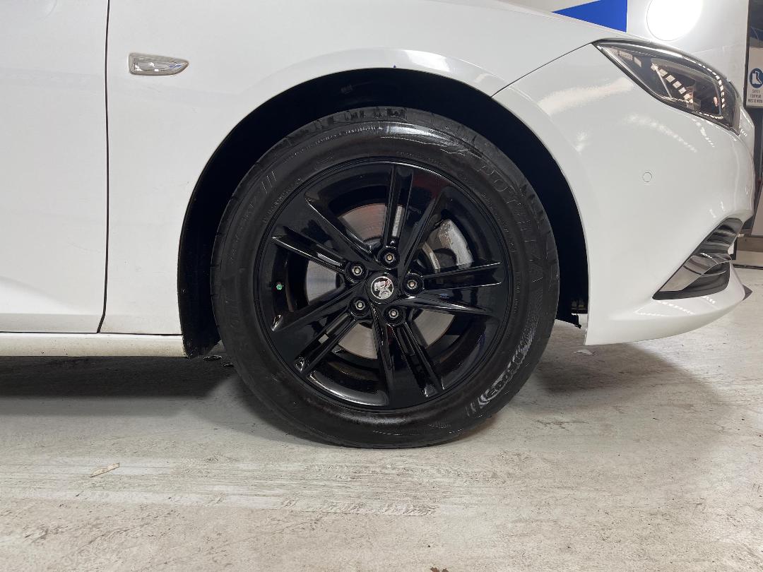 Photo '9' of Holden Commodore Photo '9' of Holden Commodore