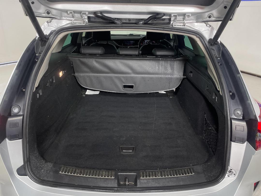 Photo '14' of Holden Commodore Photo '14' of Holden Commodore