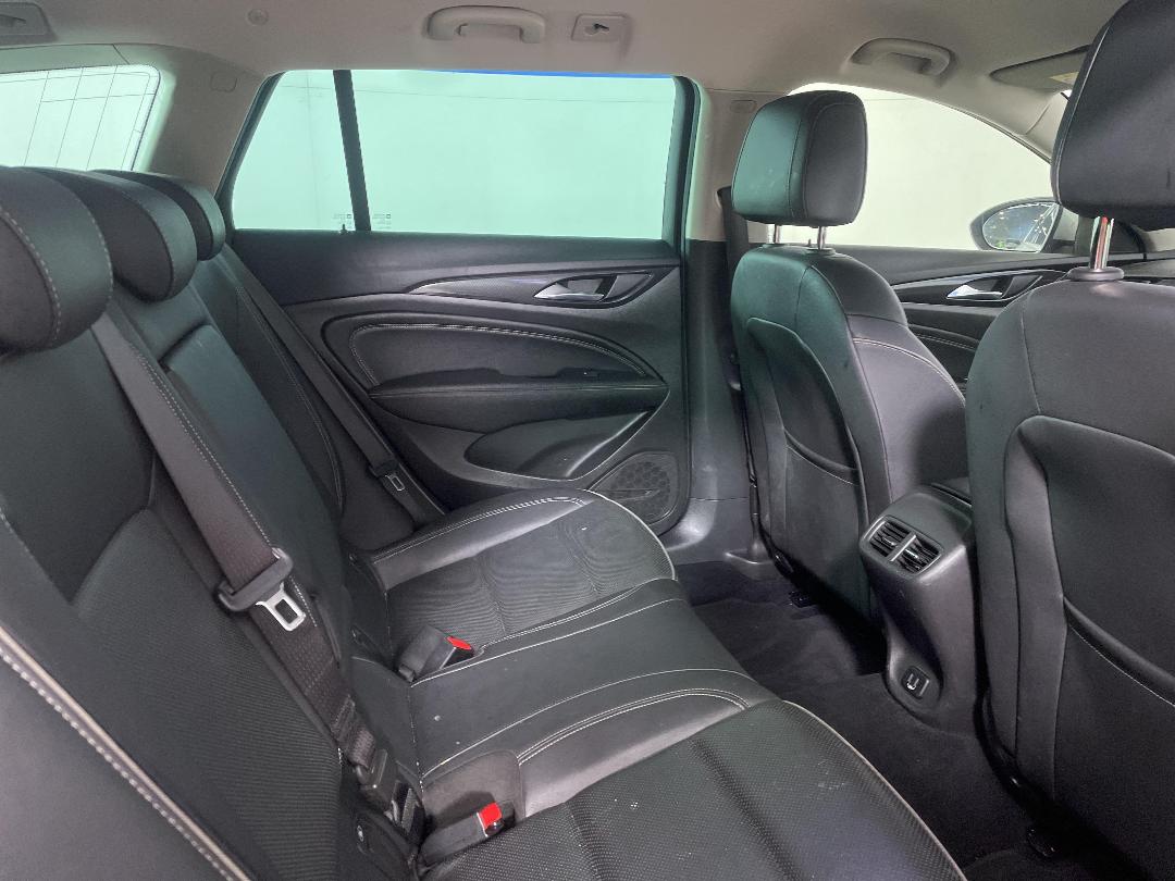 Photo '20' of Holden Commodore Photo '20' of Holden Commodore