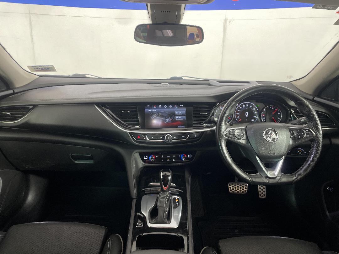 Photo '17' of Holden Commodore Photo '17' of Holden Commodore