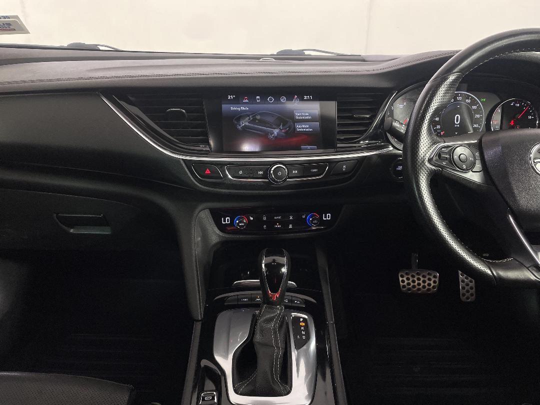 Photo '18' of Holden Commodore Photo '18' of Holden Commodore
