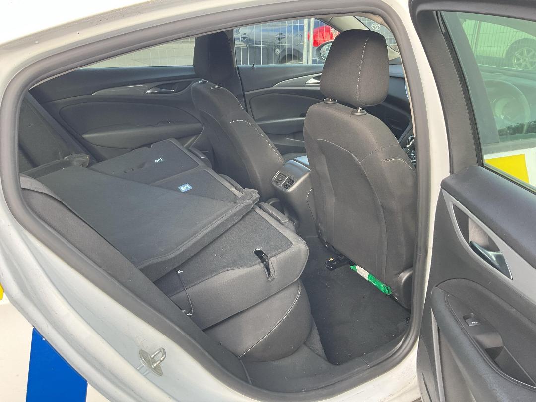 Photo '12' of Holden Commodore LT Photo '12' of Holden Commodore LT