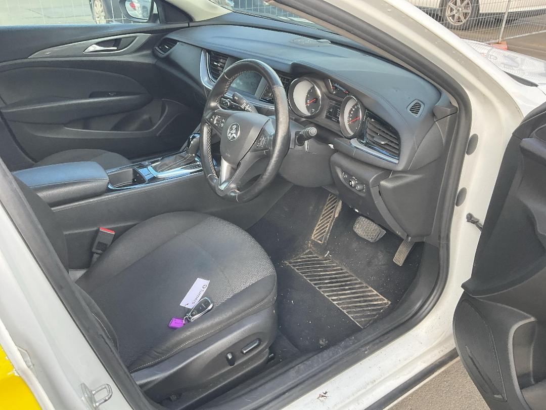 Photo '13' of Holden Commodore LT Photo '13' of Holden Commodore LT