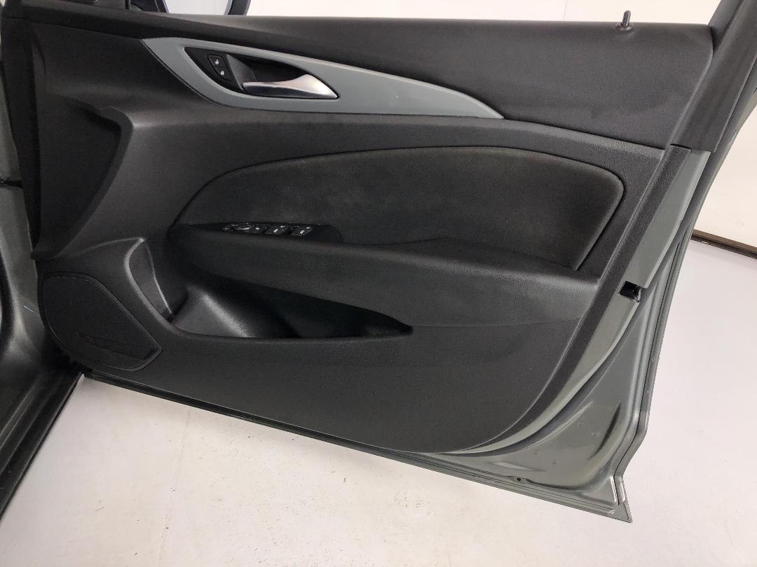 Photo '15' of Holden Commodore Photo '15' of Holden Commodore