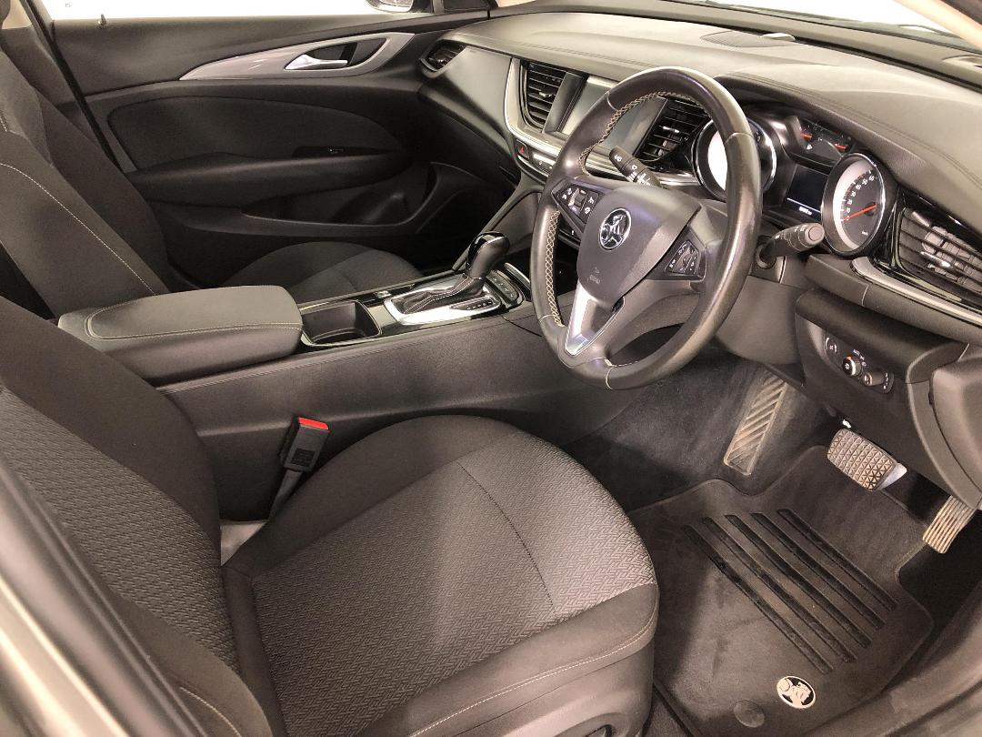 Photo '16' of Holden Commodore Photo '16' of Holden Commodore