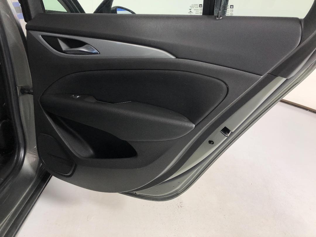 Photo '19' of Holden Commodore Photo '19' of Holden Commodore