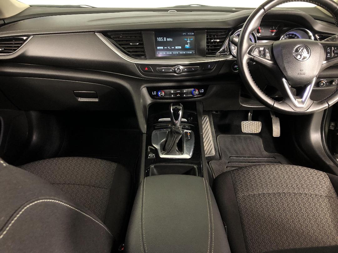 Photo '17' of Holden Commodore Photo '17' of Holden Commodore