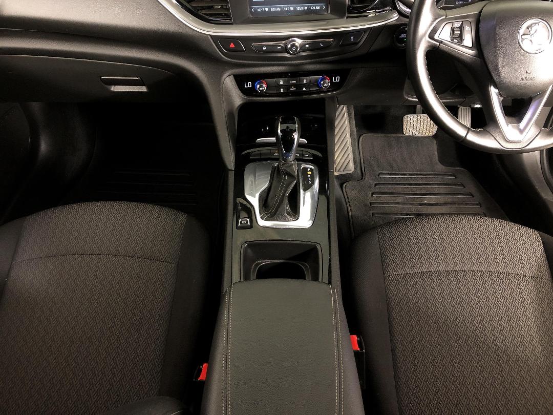 Photo '18' of Holden Commodore Photo '18' of Holden Commodore