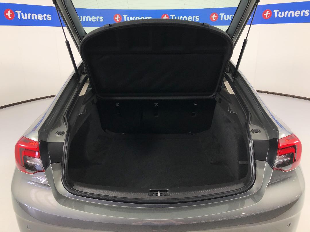 Photo '14' of Holden Commodore Photo '14' of Holden Commodore