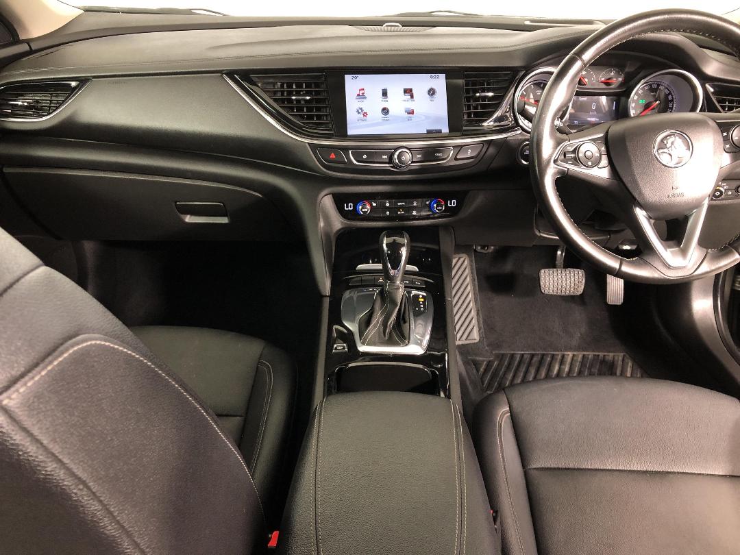 Photo '17' of Holden Commodore Photo '17' of Holden Commodore