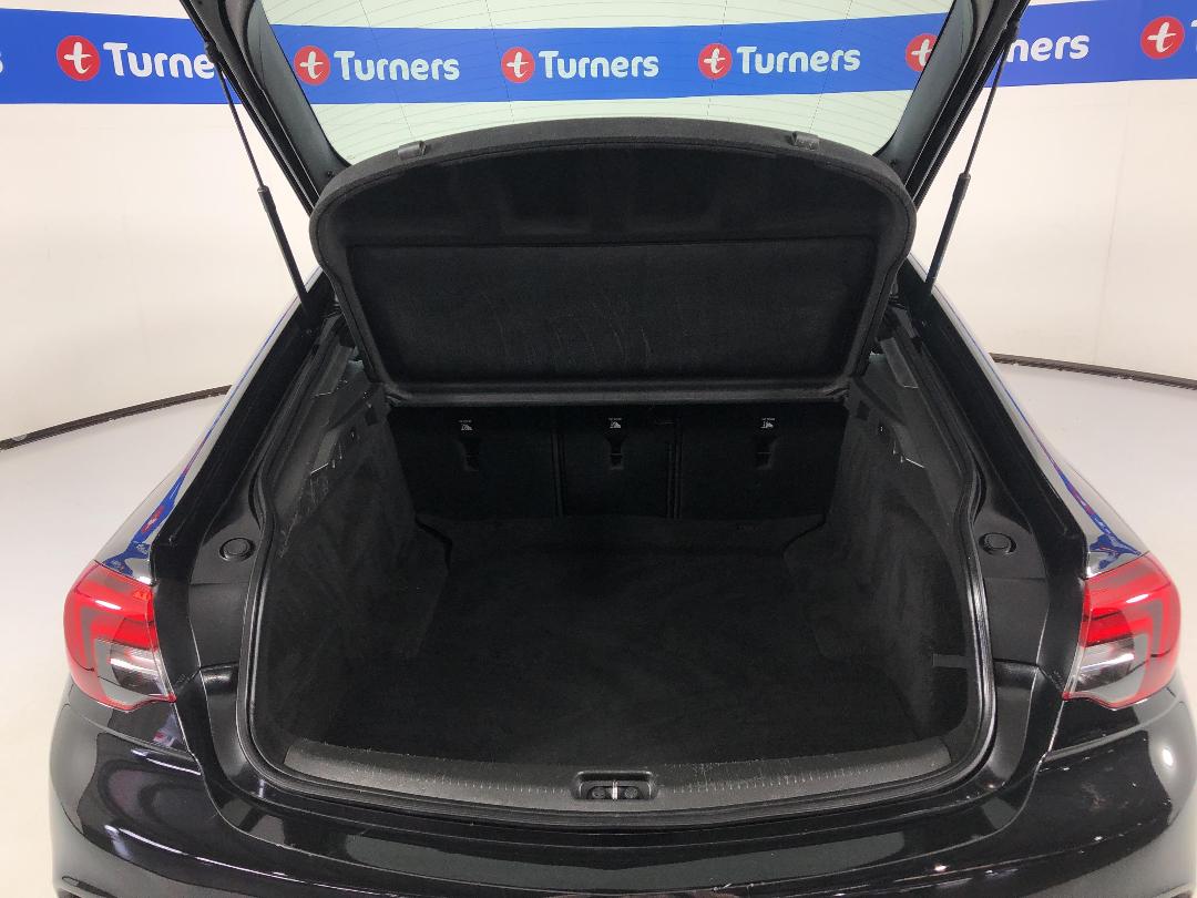 Photo '14' of Holden Commodore