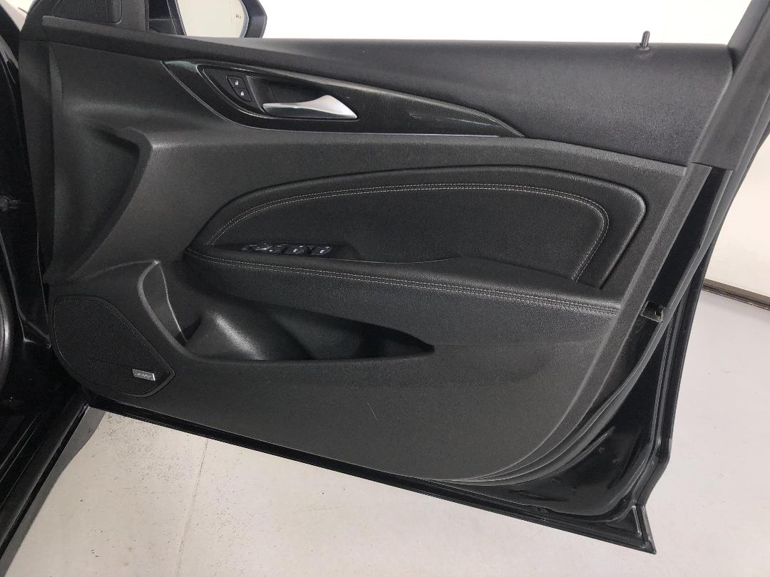 Photo '15' of Holden Commodore