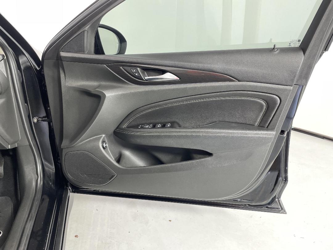 Photo '15' of Holden Commodore