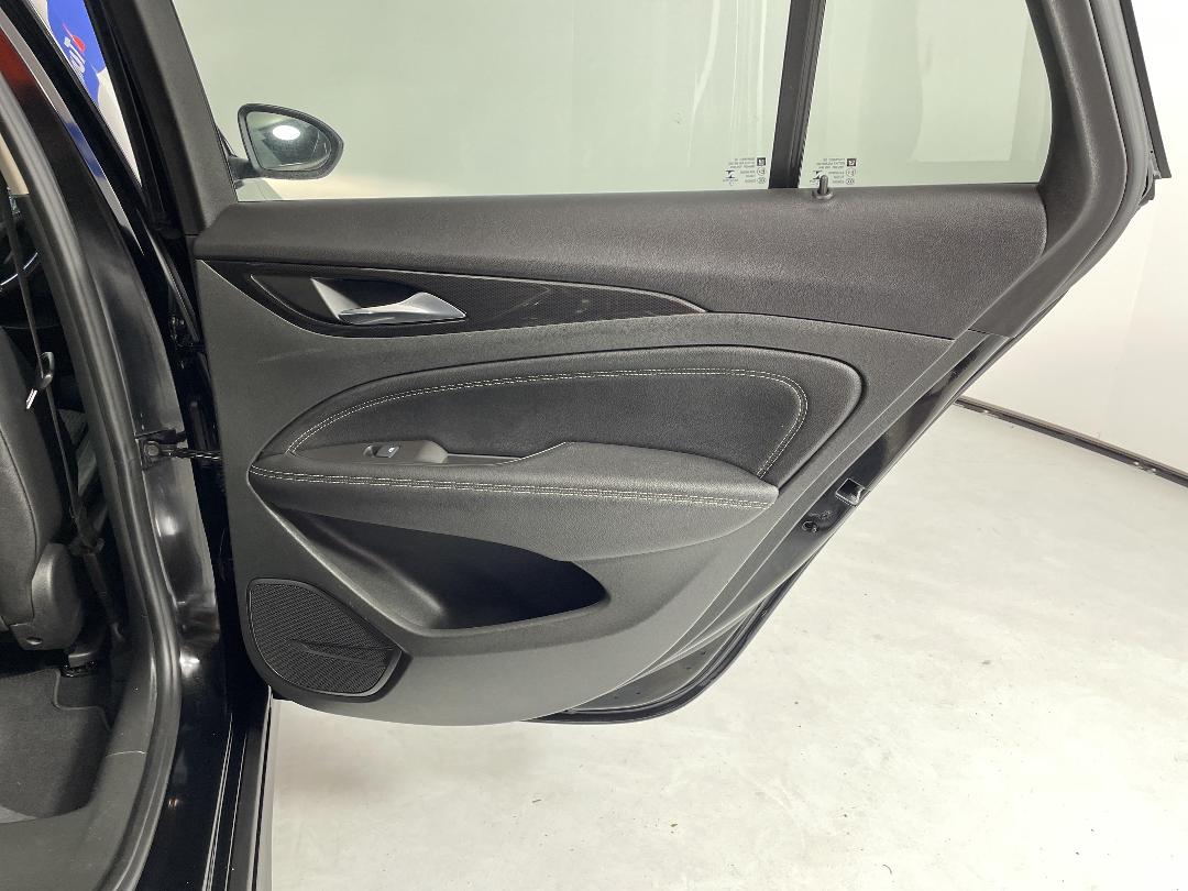 Photo '19' of Holden Commodore