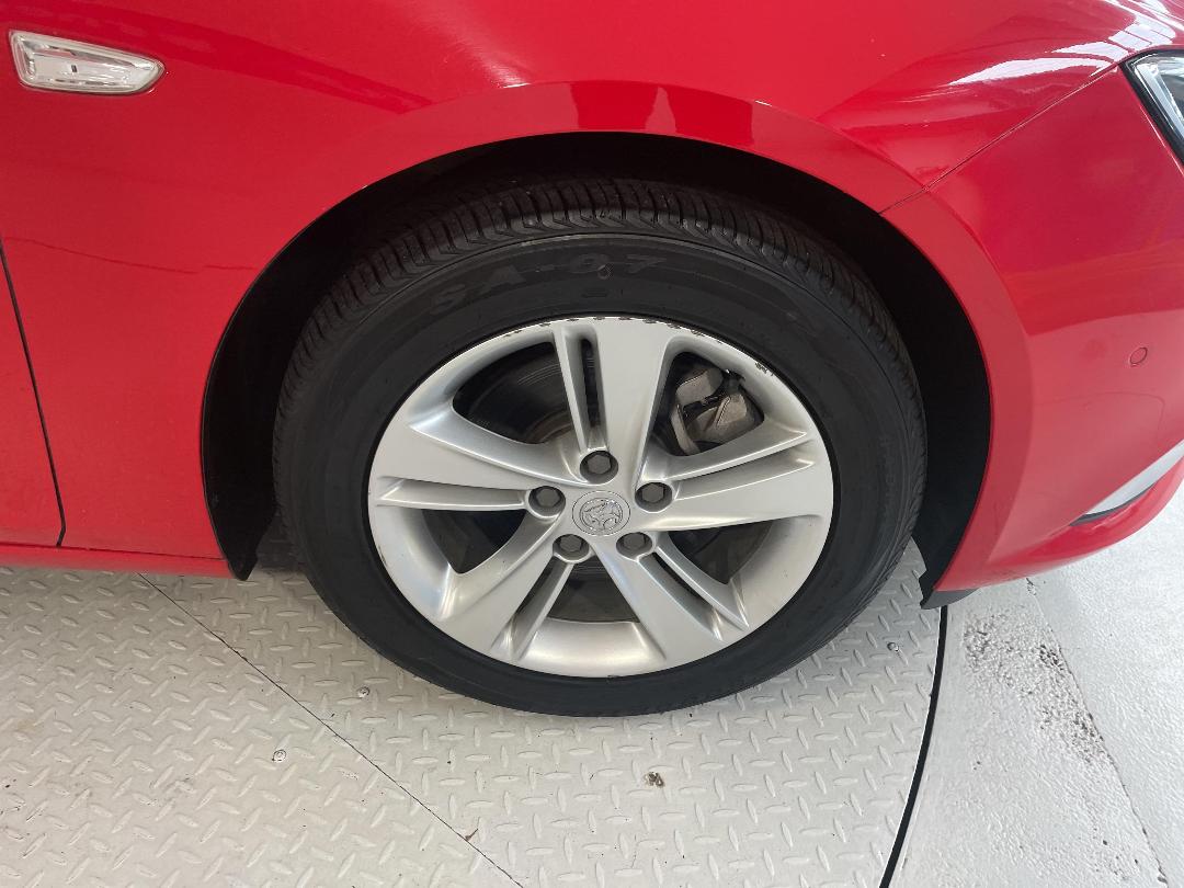 Photo '9' of Holden Commodore