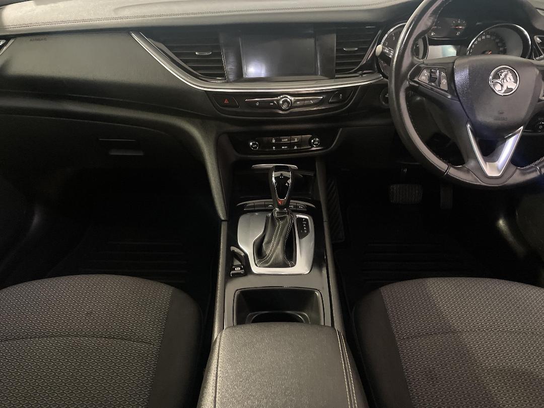 Photo '18' of Holden Commodore