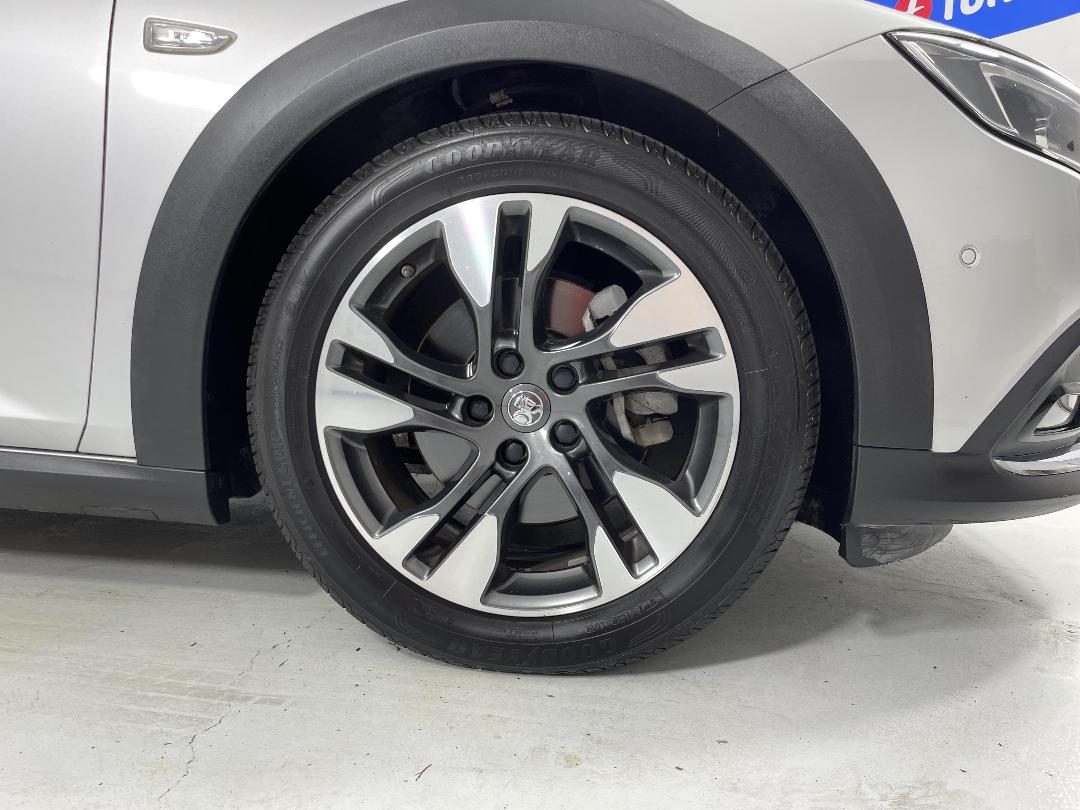 Photo '9' of Holden Commodore