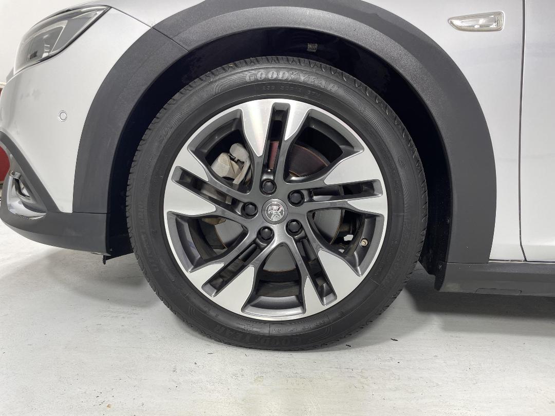 Photo '10' of Holden Commodore