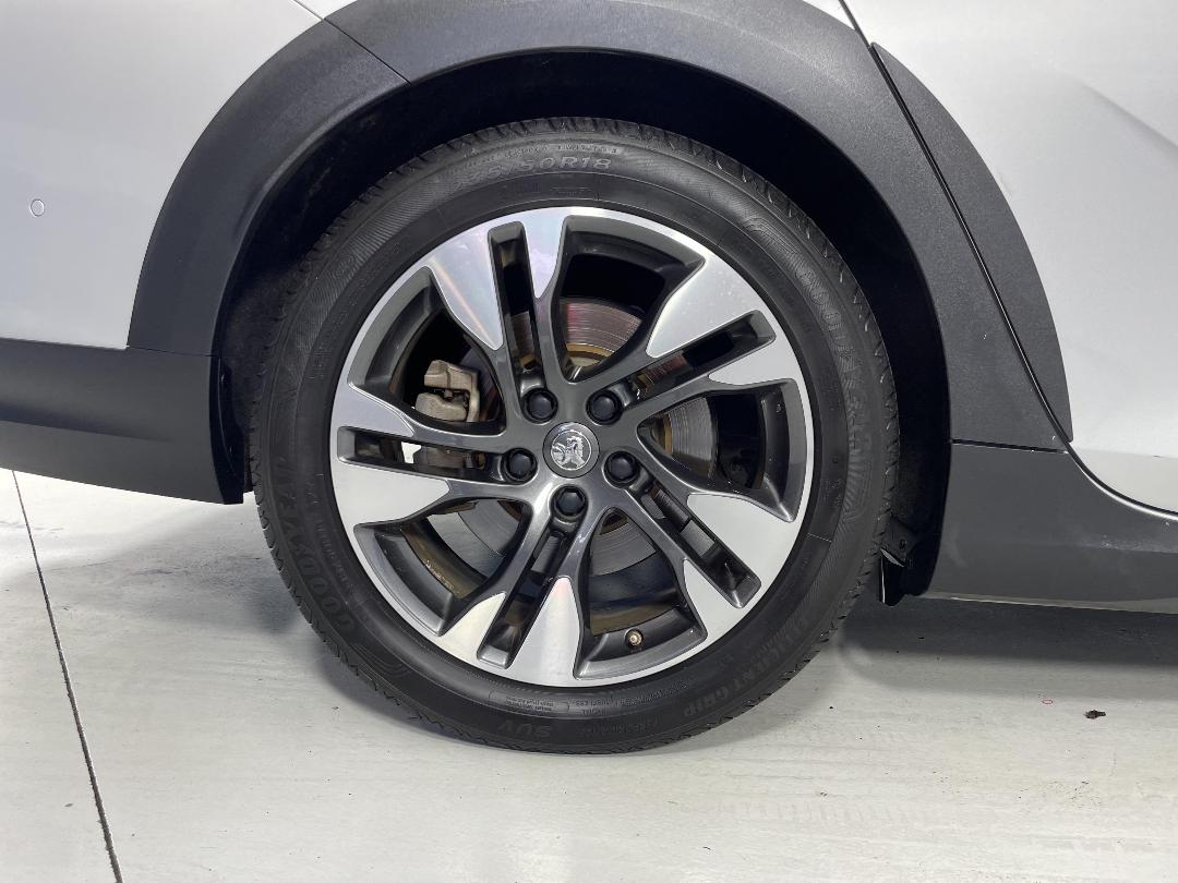 Photo '12' of Holden Commodore