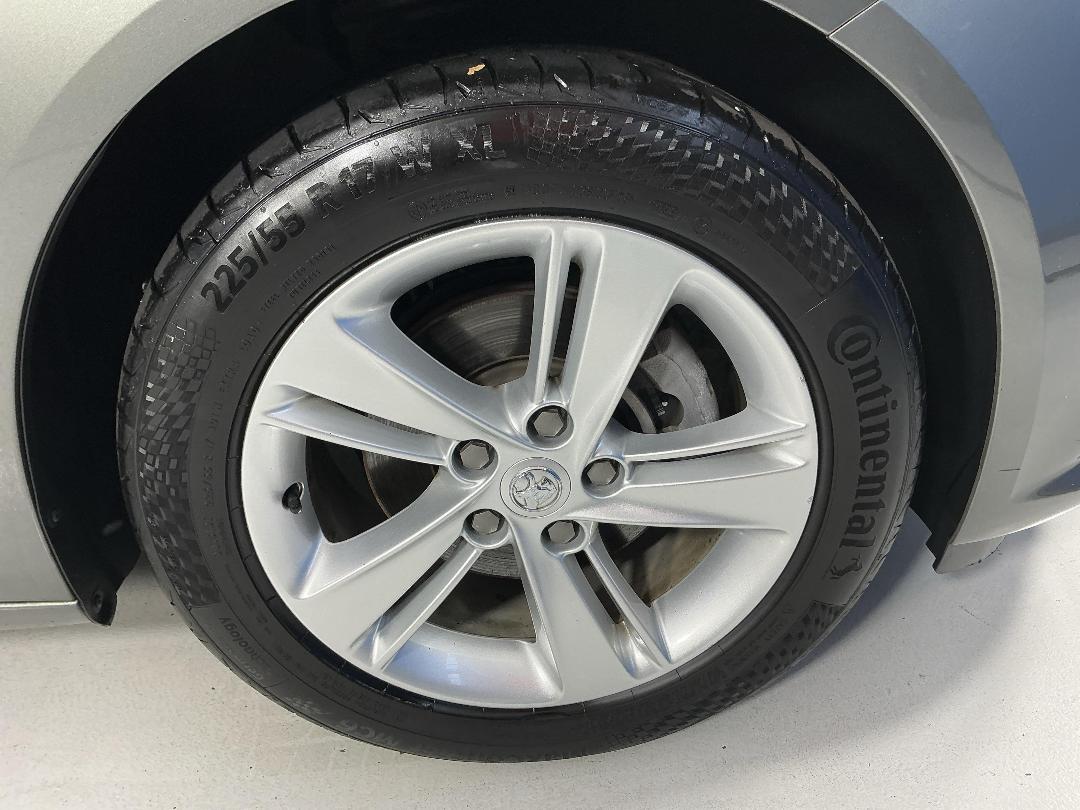 Photo '9' of Holden Commodore