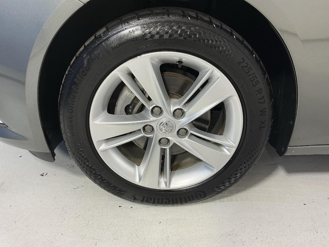 Photo '10' of Holden Commodore