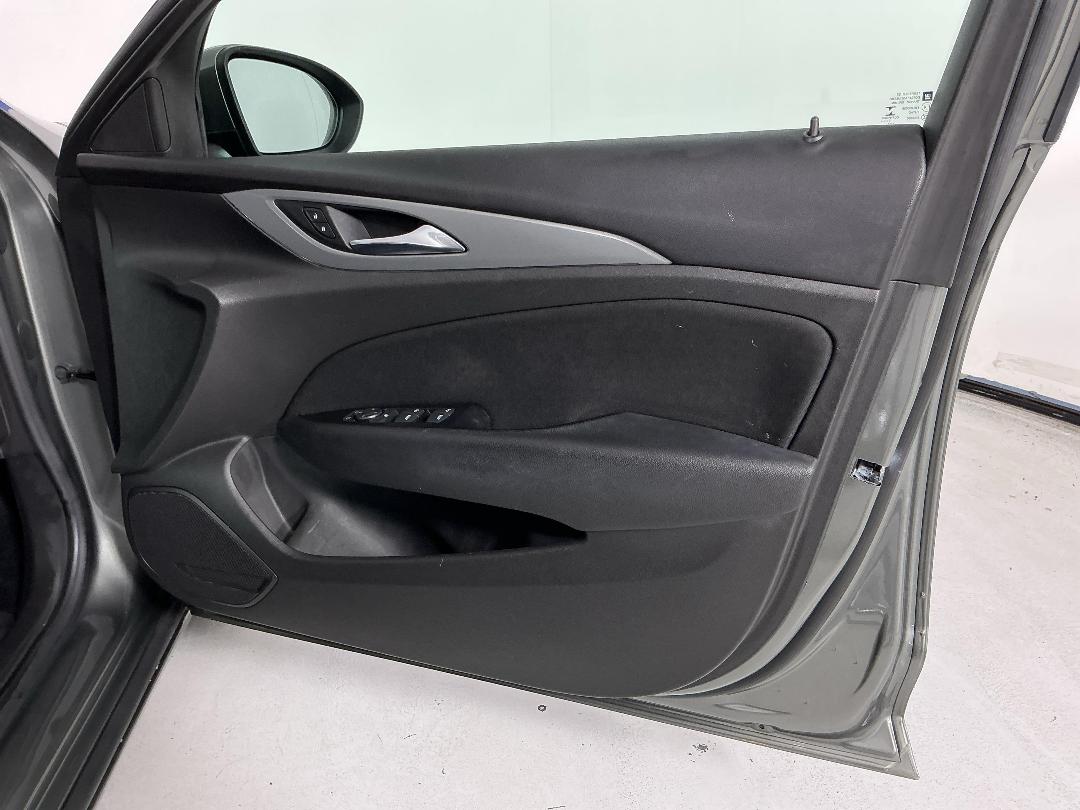 Photo '15' of Holden Commodore