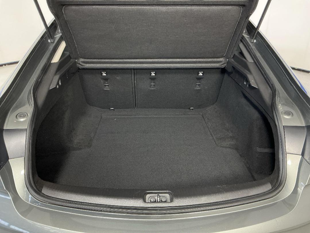 Photo '14' of Holden Commodore